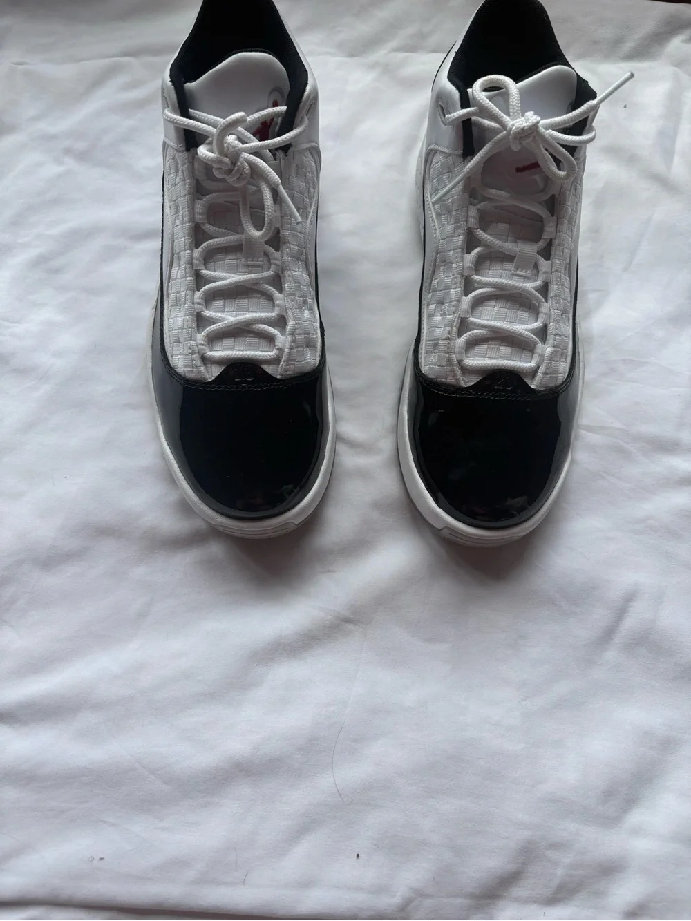 Jordan Max Aura 2 White Black Red Basketball Sneakers Youth 8Y